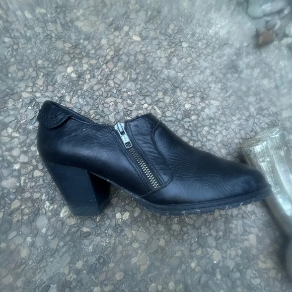 Born Women's Black Carteret Stacked Heel Side Zip Bootie Size 9 - Picture 6 of 8